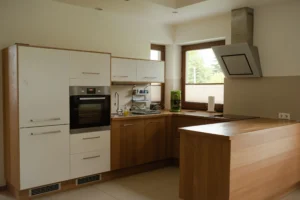 Kuchnia w drewnie i bieli